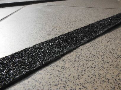 TAŚMA ANTYPOŚLIZGOWA GRUBE ZIARNO MINERALNE 25mm x 18m CZARNA