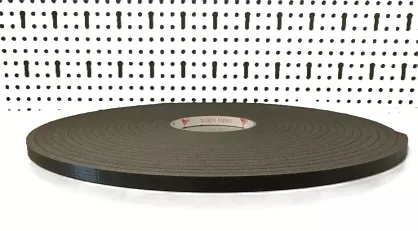 TAŚMA PIANKOWA USZCZELNIAJĄCA JEDNOSTRONNIE KLEJĄCA 6 mm 6mm x 12m czarna