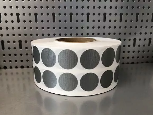 TKANINOWE SAMOPRZYLEPNE KÓŁKA / PUNKTY 30mm 3000szt na rolce szare
