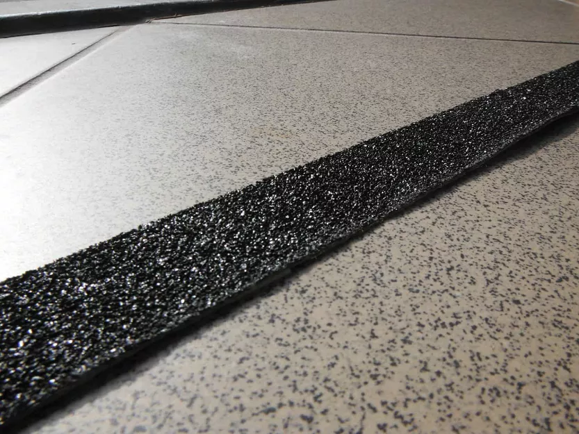 ALUMINIOWA TAŚMA ANTYPOŚLIZGOWA 25mmx18,3m CZARNA