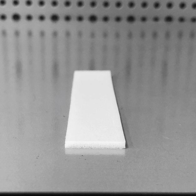 USZCZELKA TAŚMA JEDNOSTRONNIE KLEJĄCA Z PIANKI POLIETYLENOWEJ PES grubość 2mm 19mm / 10m biała