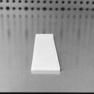 USZCZELKA TAŚMA JEDNOSTRONNIE KLEJĄCA Z PIANKI POLIETYLENOWEJ PES grubość 2mm 19mm / 10m biała