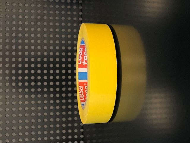 tesa® TAŚMA WINYLOWA OSTRZEGAWCZA ŻÓŁTA DO WYKLEJANIA LINII 25mmx33m 60760
