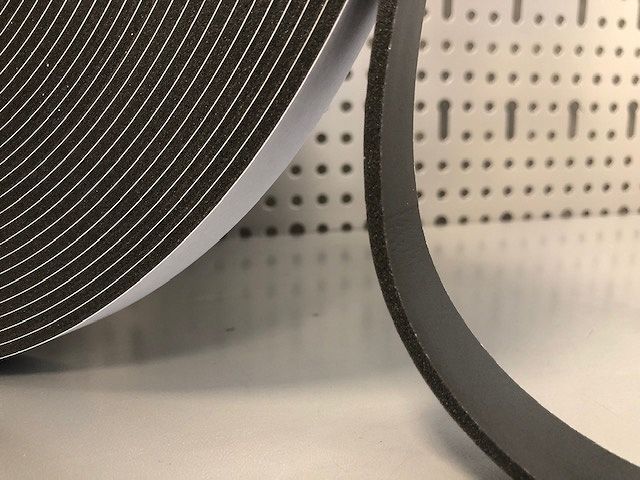 TAŚMA JEDNOSTRONNA USZCZELNIAJĄCA Z PIANKI PVC 3mm 19mm 25m czarna