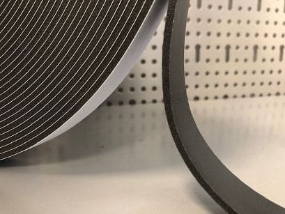 TAŚMA JEDNOSTRONNA USZCZELNIAJĄCA Z PIANKI PVC 3mm 19mm 25m czarna