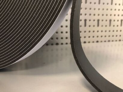 TAŚMA JEDNOSTRONNA USZCZELNIAJĄCA Z PIANKI PVC 3mm 19mm 25m czarna