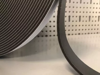 TAŚMA JEDNOSTRONNA USZCZELNIAJĄCA Z PIANKI PVC 3mm 19mm 25m czarna