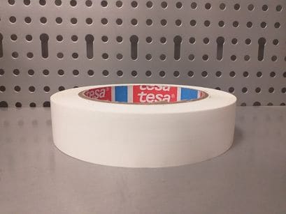 tesa® TAŚMA WINYLOWA OSTRZEGAWCZA BIAŁA DO WYKLEJANIA LINII 25mmx33m 60760