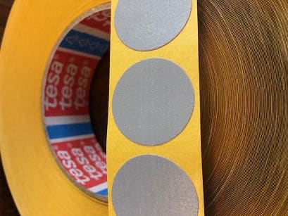 OKRĄGŁE WYKROJNIKI Z TAŚMY TKANINOWEJ tesa® 54657 odp. do  180°C średnica 28mm SZARE