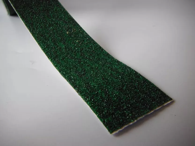 TAŚMA ANTYPOŚLIZGOWA ZIARNO STANDARDOWE 25mmx18,3m ZIELONA