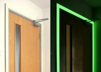 TAŚMA SAMOPRZYLEPNA GŁADKA ŚWIECĄCA W CIEMNOŚCI (FOTOLUMINESCENCYJNA) 50mm x 10m GŁADKA