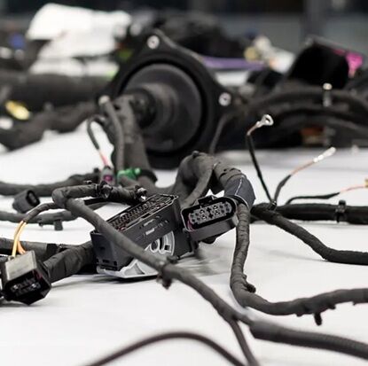 Taśmy parciane tesa w motoryzacji – skuteczna ochrona instalacji elektrycznej